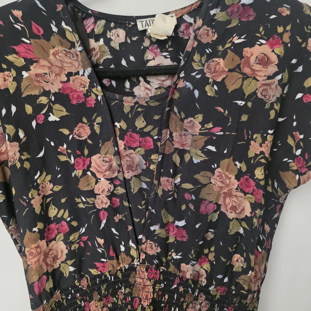 Vintage 80's Chic Floral Midi Dress in Black - Picture 2 of 9